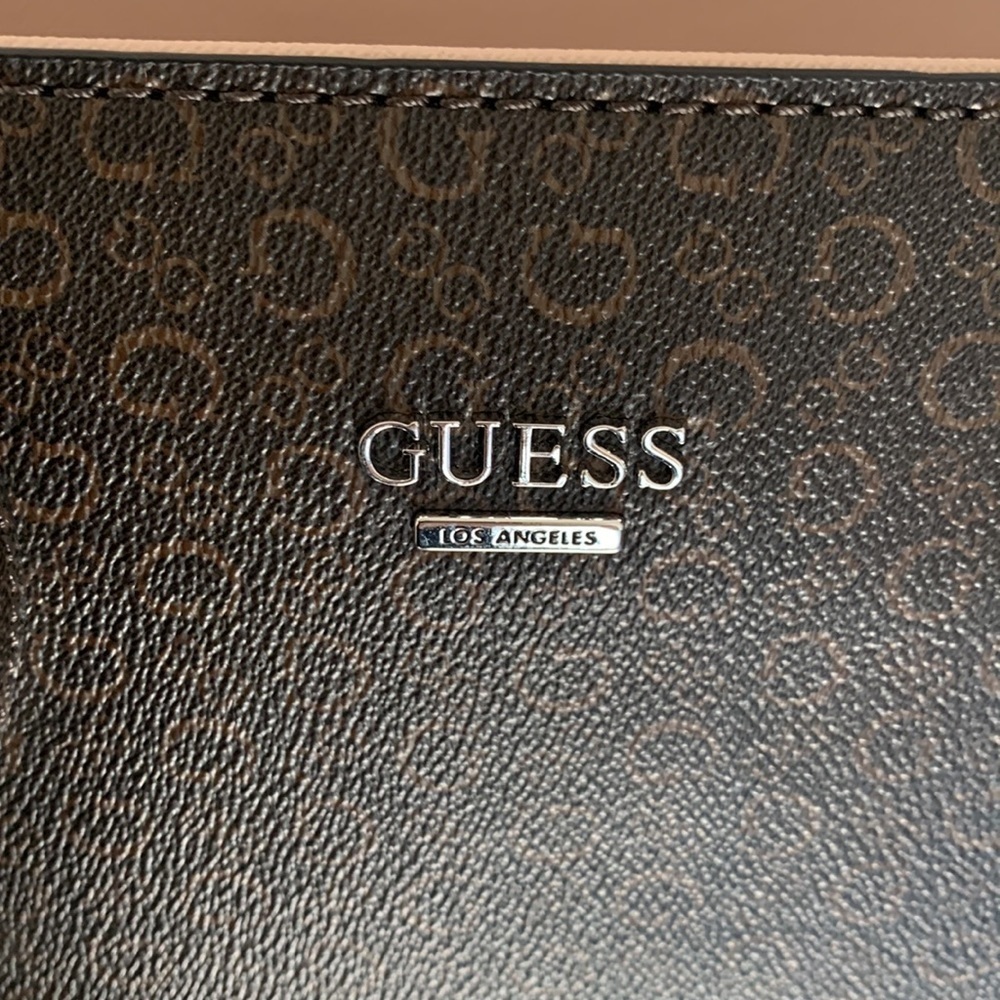 Guess Walsh Travel Tote with pouch NEW with tags! - Picture 4 of 10